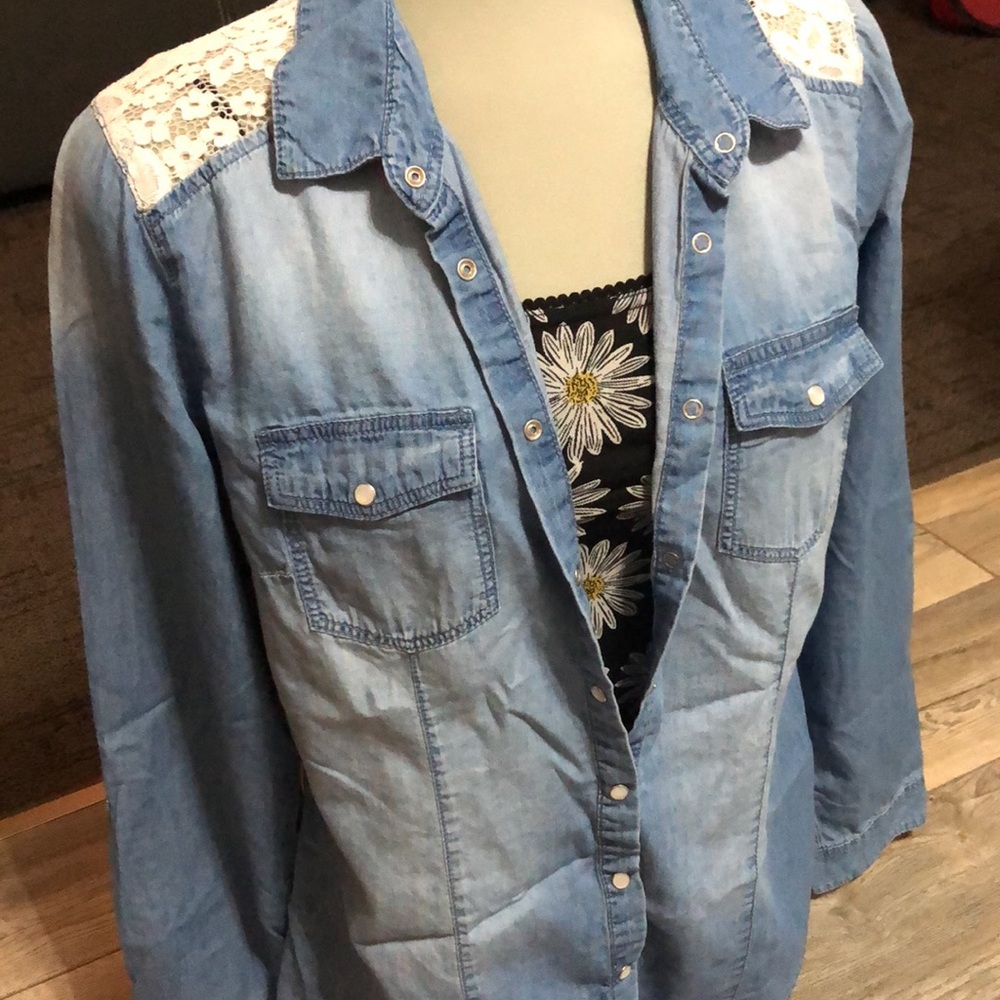 Button up - Picture 3 of 7